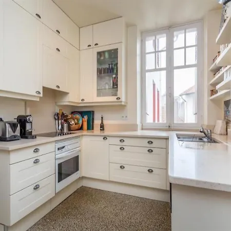 Grand T4 En Duplex Plage A Pied, Coeur De Ville, Ascenseur Et Parking Privatif Ferme * Μπιαρίτζ