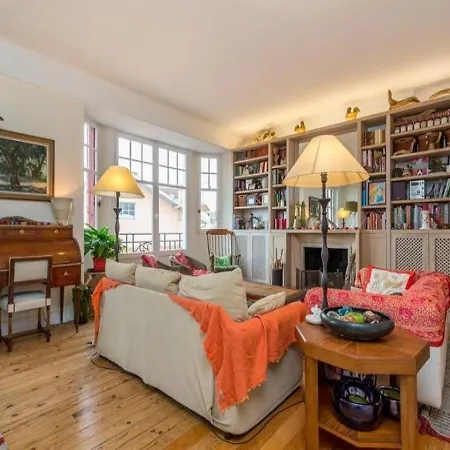 Grand T4 En Duplex Plage A Pied, Coeur De Ville, Ascenseur Et Parking Privatif Ferme Μπιαρίτζ