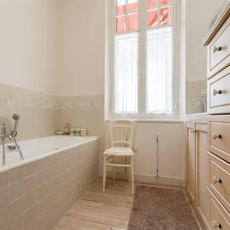 Grand T4 En Duplex Plage A Pied, Coeur De Ville, Ascenseur Et Parking Privatif Ferme Apartamento
